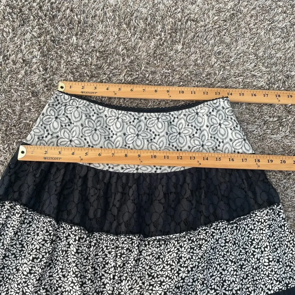 Tiered Broomstick Skirt Size Medium Black White Floral Embroidered Lace Fairy